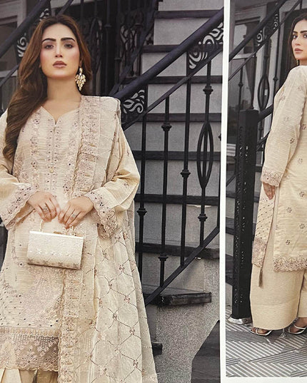 3PC Unstitched Lawn With Complimentary Clutch