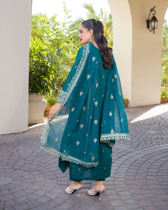 Embroidered Lawn with Heavy Embroidered Crinkle Dupatta - Manizay (Gull Nayab)